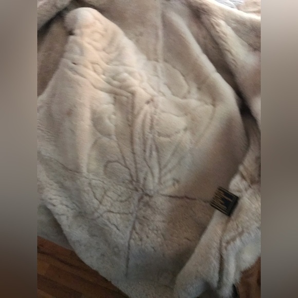 Incredible Vintage Shearling Embroidered Coat/mitt - Picture 12 of 15
